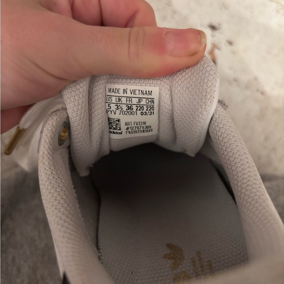 Adidas Superstar Sz 5 - Picture 4 of 5